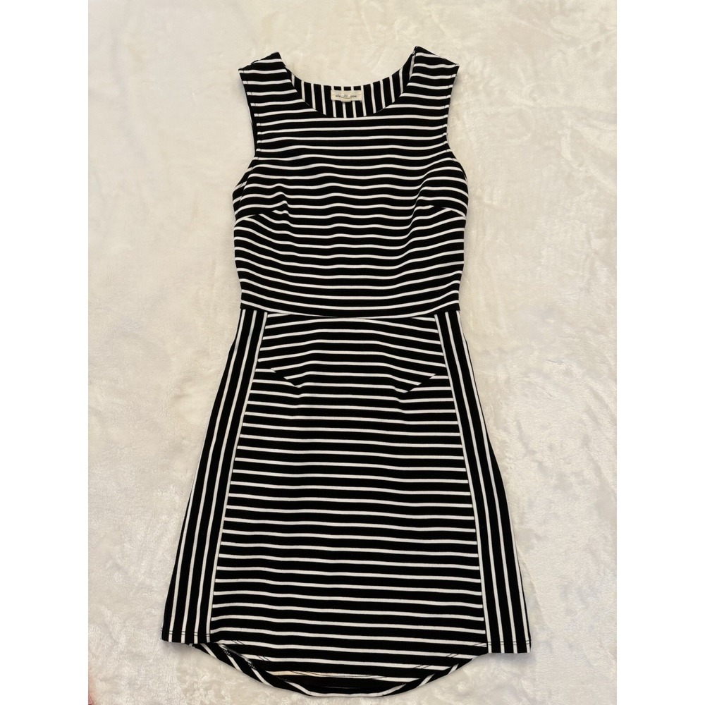 Silence + Noise Black White Striped Sleeveless Mini Dress XS Side Zip Curved Hem